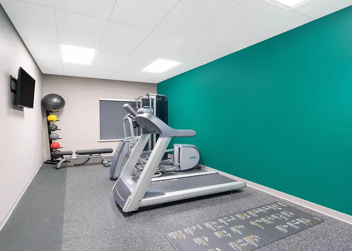 Hampton Inn By Hilton Nashville Airport Century Place